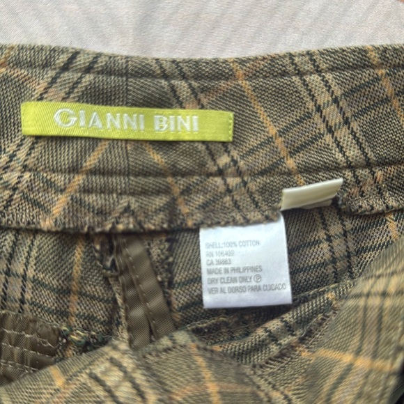3/$10 Gianni Bini Green Plaid Belted Shorts - Picture 3 of 6